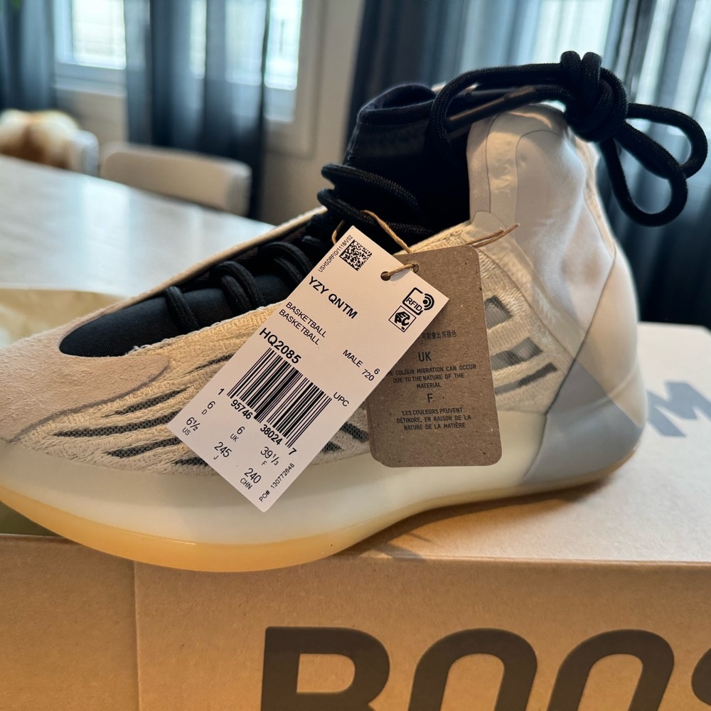 Yeezy Quantum - Picture 9 of 16